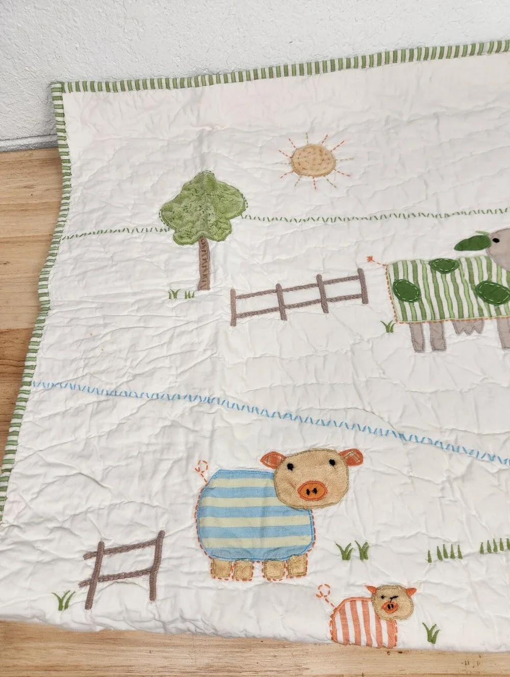 Pottery Barn Kids Farmyard Friends Crib/ Toddler Quilt 50x36 NOS Animals *Flaw*